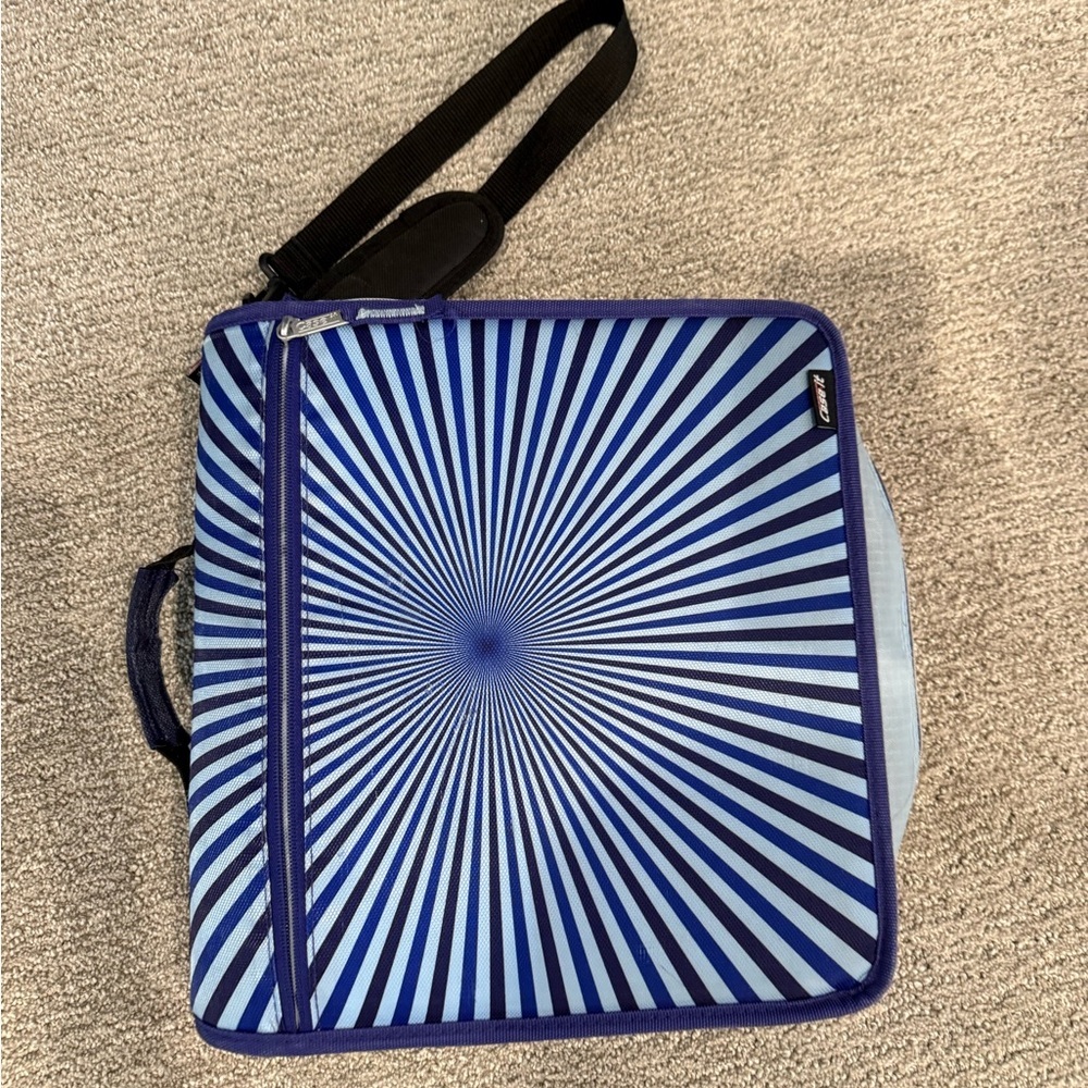 Case-it 3" Mighty Zip Tab Zipper Binder in the "Hypnotic Blue" pattern